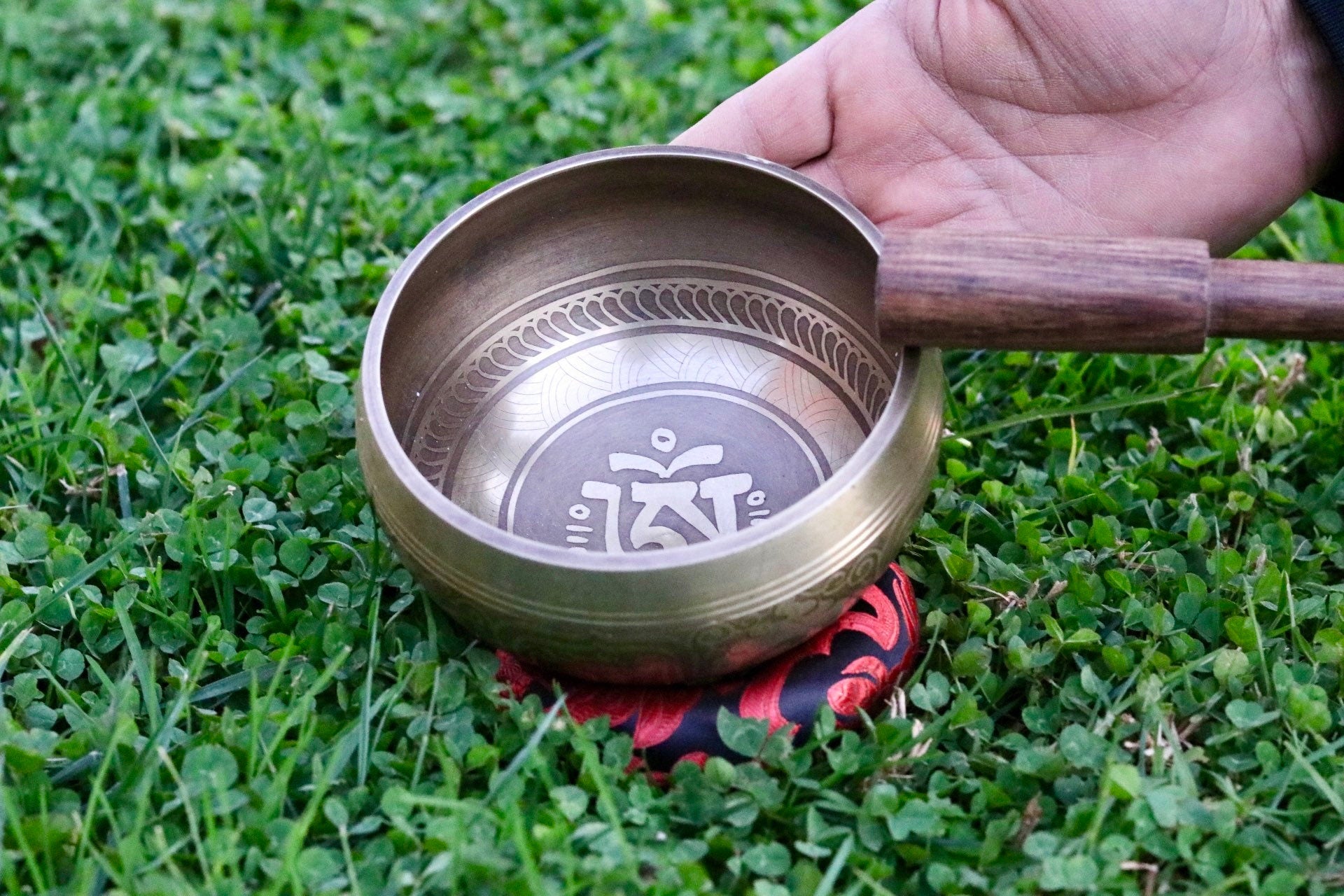Tibetan Singing Bowl Set 5” – Hand Hammered Meditation Bowl for Healing, Yoga & Chakra Balancing