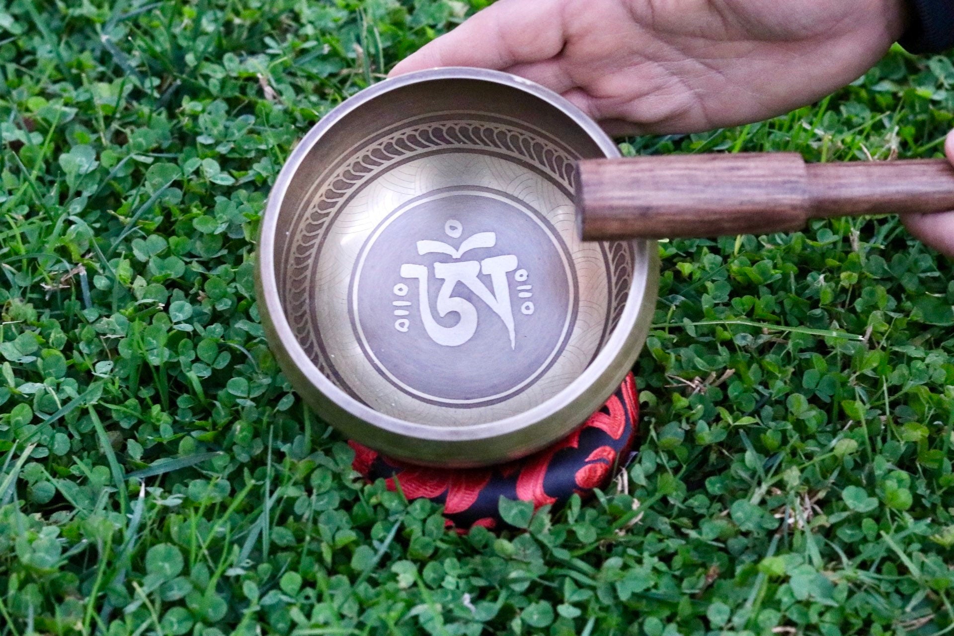 Tibetan Singing Bowl Set 5” – Hand Hammered Meditation Bowl for Healing, Yoga & Chakra Balancing