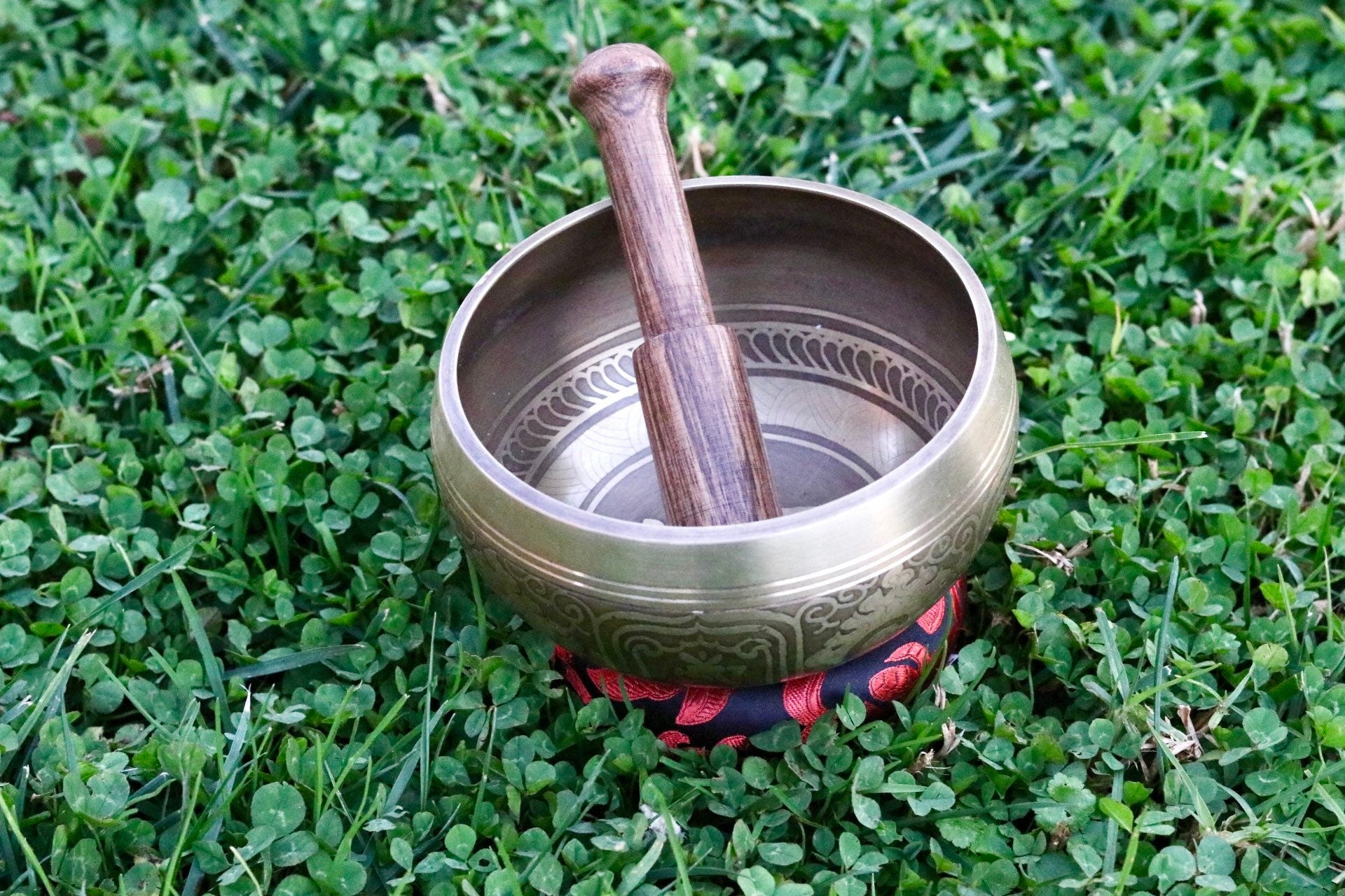 Tibetan Singing Bowl Set 5” – Hand Hammered Meditation Bowl for Healing, Yoga & Chakra Balancing