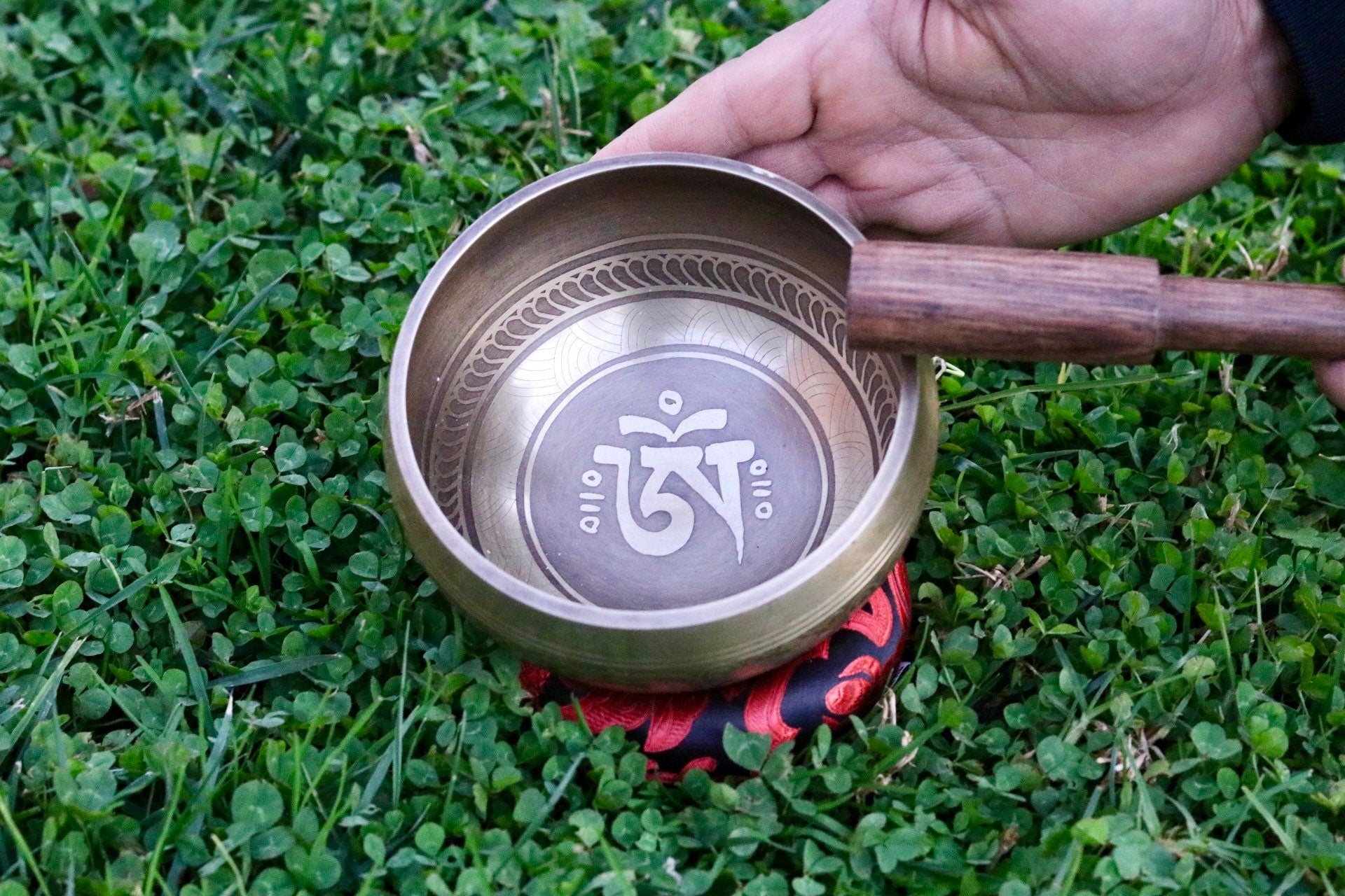 Tibetan Singing Bowl Set 5” – Hand Hammered Meditation Bowl for Healing, Yoga & Chakra Balancing