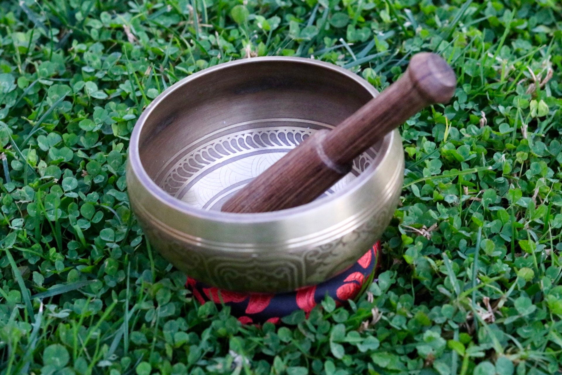Tibetan Singing Bowl Set 5” – Hand Hammered Meditation Bowl for Healing, Yoga & Chakra Balancing